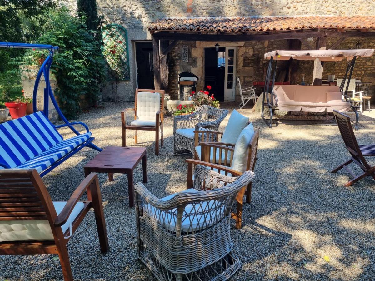 Вилла Moulin De Giroir Migne-Auxances Экстерьер фото