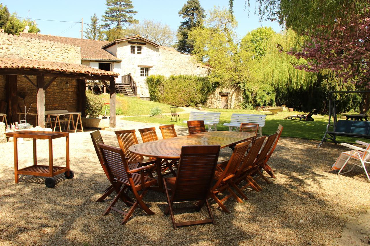 Вилла Moulin De Giroir Migne-Auxances Экстерьер фото