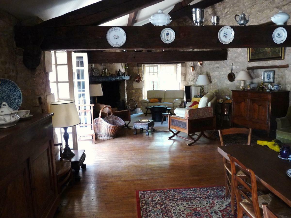 Вилла Moulin De Giroir Migne-Auxances Экстерьер фото