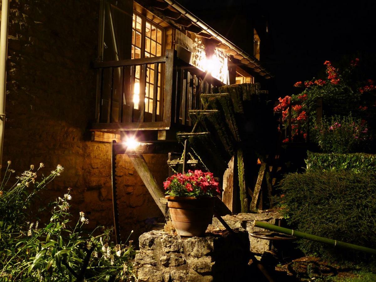 Вилла Moulin De Giroir Migne-Auxances Экстерьер фото